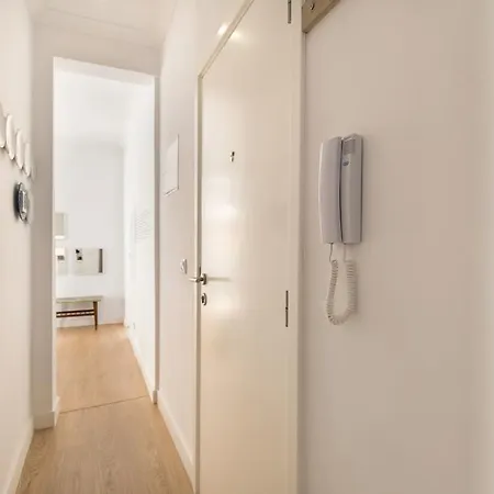 Lovelystay - Charming Flat In The Heart Of Bica