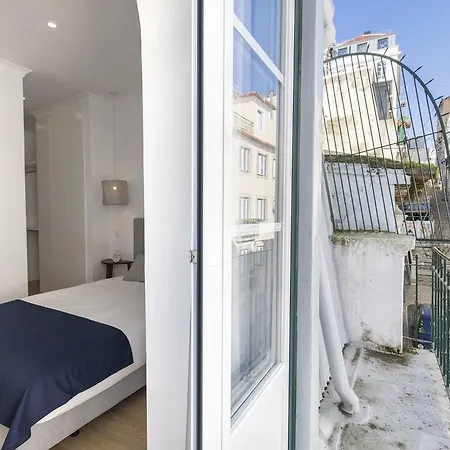 Lovelystay - Charming Flat In The Heart Of Bica *