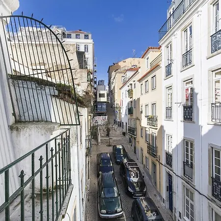 Lovelystay - Charming Flat In The Heart Of Bica アパート
