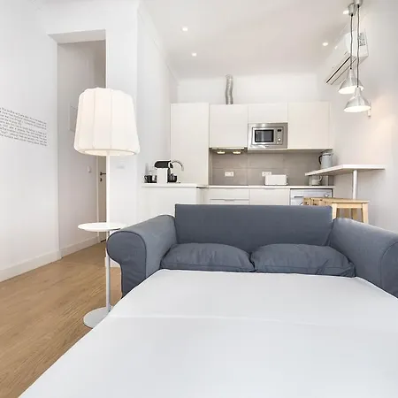 Lovelystay - Charming Flat In The Heart Of Bica