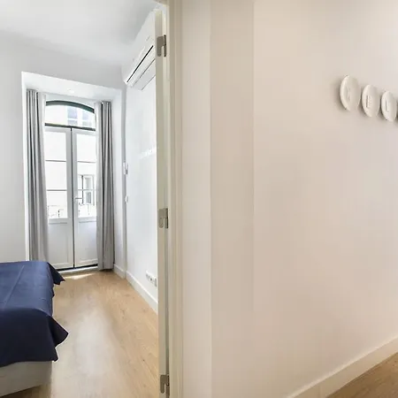 Lovelystay - Charming Flat In The Heart Of Bica アパート *